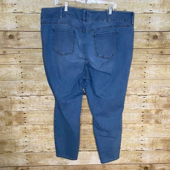 TORRID WOMEN'S STRETCH SKINNY CASUAL CLASSIC LIGHT WASH EVERYDAY PLUS SIZE JEANS - Picture 2 of 2